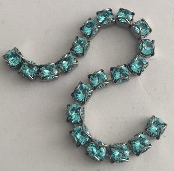 Swarovski Crystal Gunmetal CATCH-FREE Cup Chain - Light Turquoise - 32pp