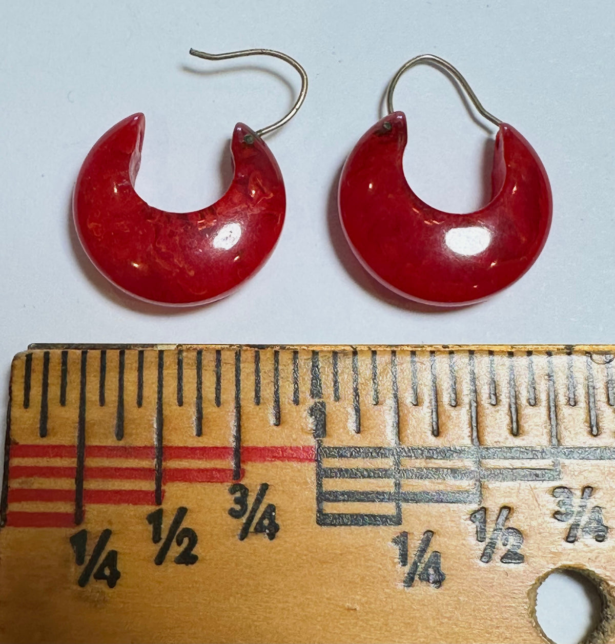 Vintage Vault Find Cherry Red Marbled Bakelite Crescent Earrings BAKE8021