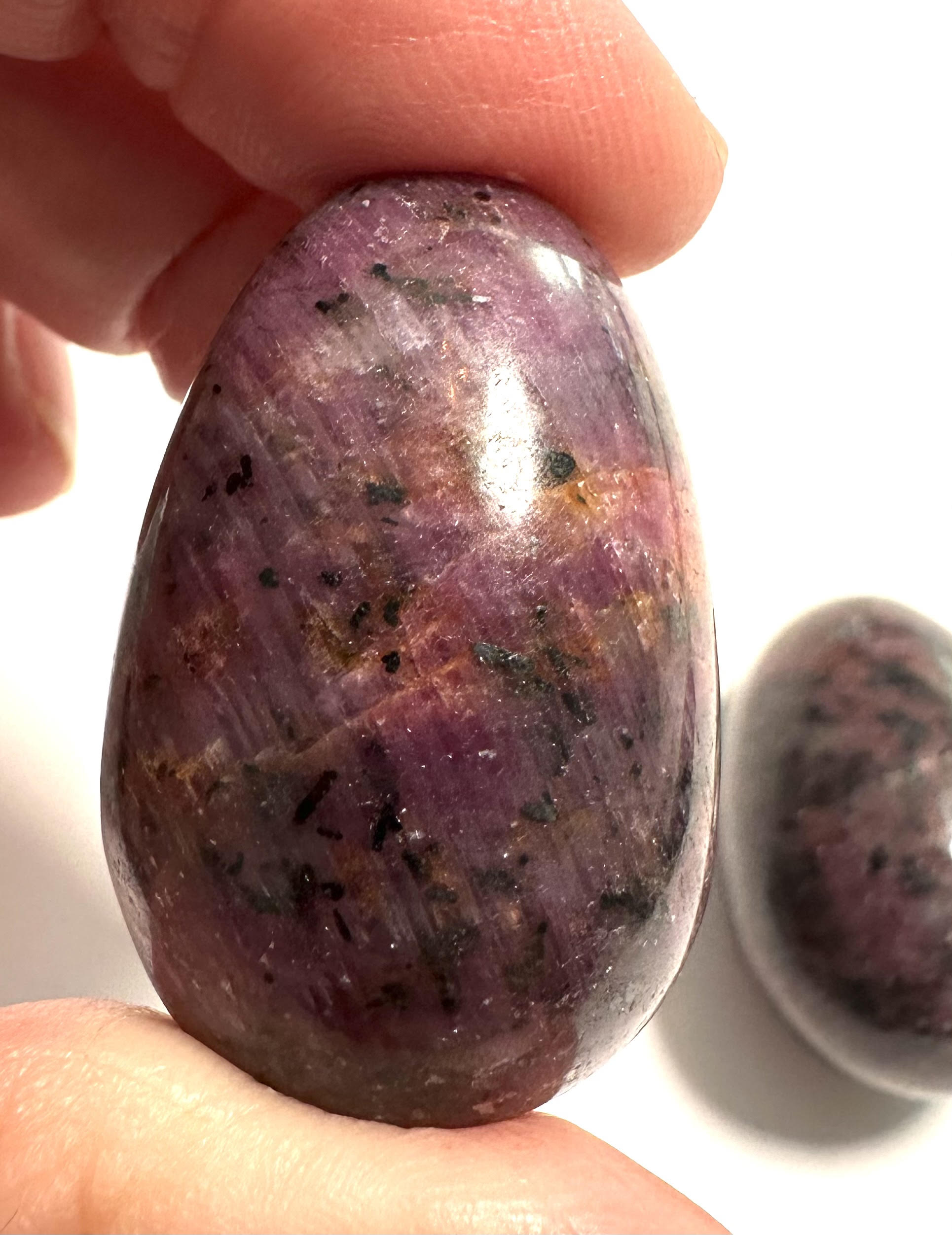 Ruby Egg • 24x35mm - NC7822