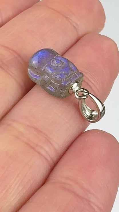 Blue Flash Labradorite Pixiu Pendant 9 x 11mm